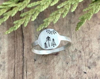 Anneau de pin et de soleil, estampillé à la main, arbre en argent sterling et anneau de cercle de soleil