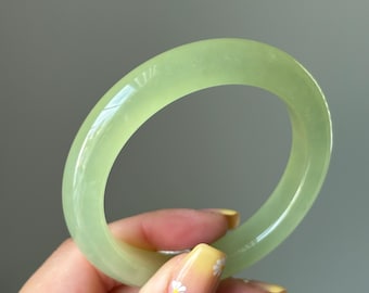 55–56 mm natürlicher Serpentin-Jade-Armreif (Xiuyu)