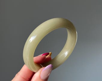 ラベンダーグリーン翡翠バングル – 天然タイプA半透明翡翠、54mm