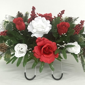 Weihnachtlicher Friedhof Grabstein Blumensattel Gesteck für Grabdekoration