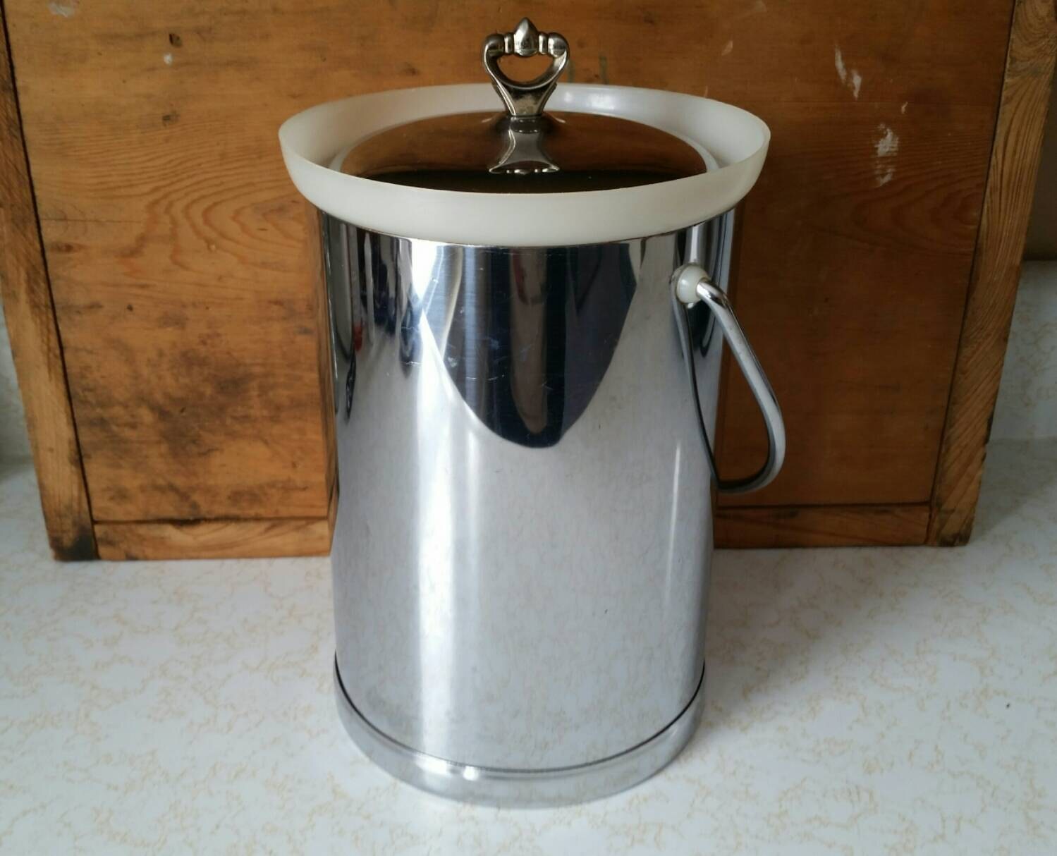 Vintage Metal Ice Bucket/ Retro Metal Ice Bucket/ Retro Ice Bucket/ Mid