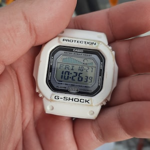 CASIO G-SHOCK 3151 GLX-5600 ホワイト G-SHOCK White G-Lide 3151 GLX-5600 Black Details with Padded