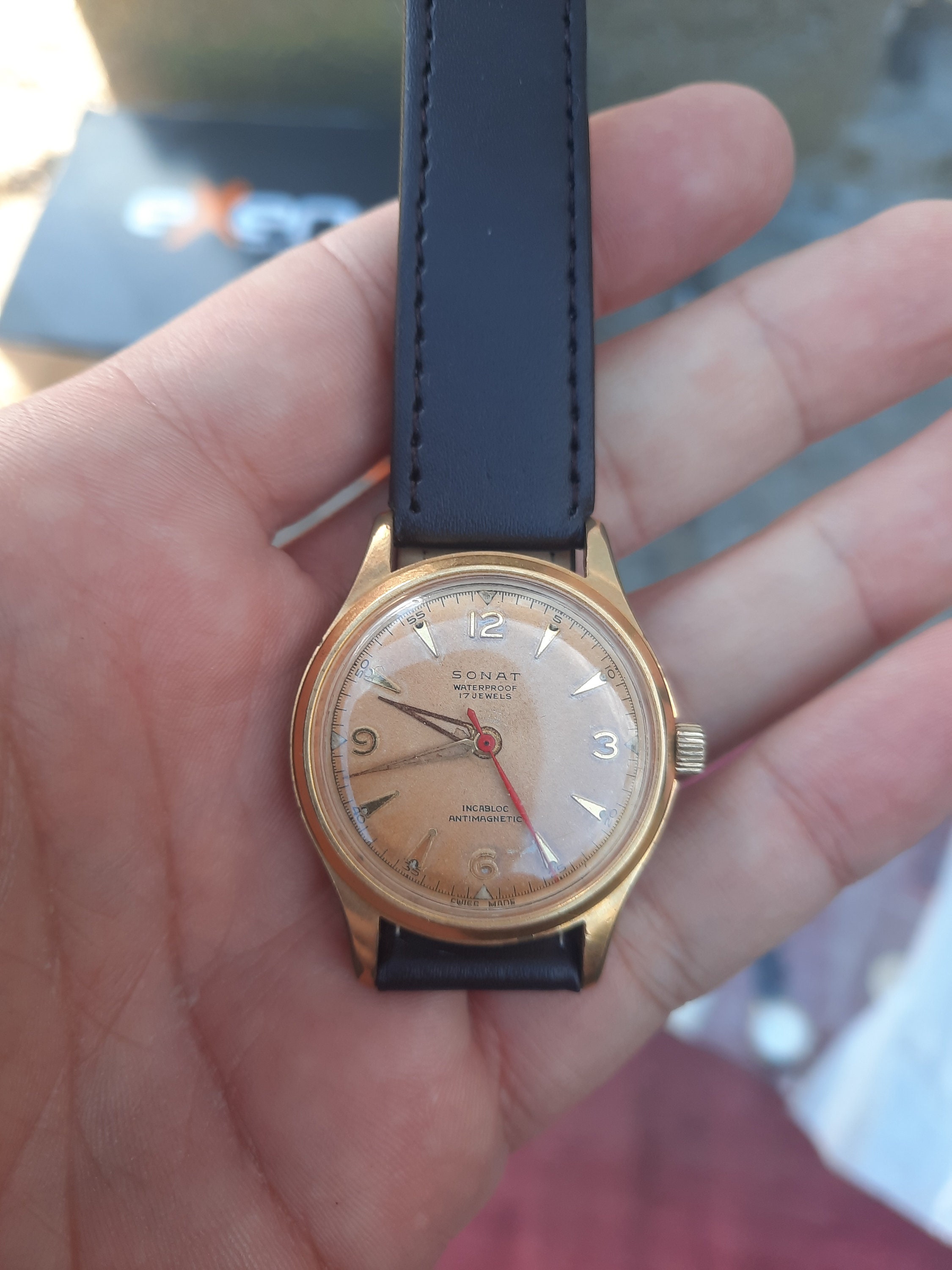 Montre-bracelet Femme Vintage Sovereign - Bracelet Cuir Marron - Cadran Or - Non Testée, Vendue Pour Pièces
