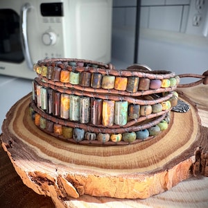 Handgjort läderarmband: Tjeckisk kristall och fin silverberlock