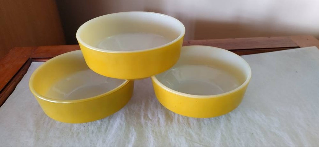 3 Retro Federal USA Ovenware Bowls Approx 5 Inch Mellow Yellow on White ...