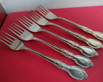 5 Vintage Wiltshire Silver Plated Dinner Forks 1960s quality 7 1/2 inch stylish nice patina some wear and tarnish
