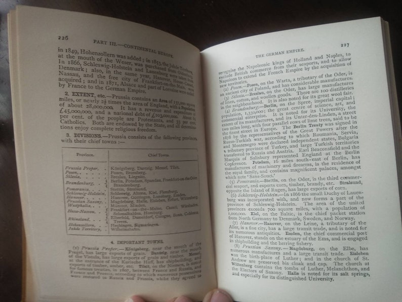 Libro antiguo - Los días escolares de Tom Brown por un antiguo alumno (1857, historia de Rugby) de Thomas Hughes (1979 Classic MacMillan & Co.) imagen 6