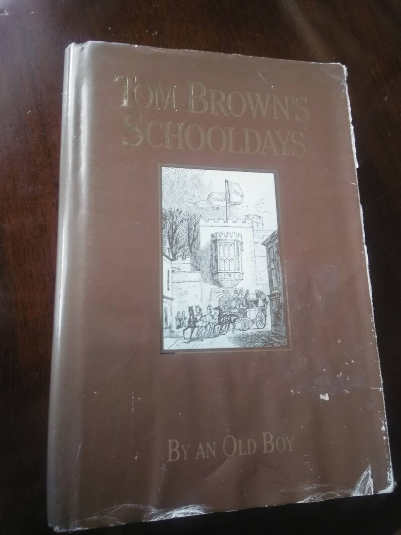 Libro antiguo - Los días escolares de Tom Brown por un antiguo alumno (1857, historia de Rugby) de Thomas Hughes (1979 Classic MacMillan & Co.) imagen 1