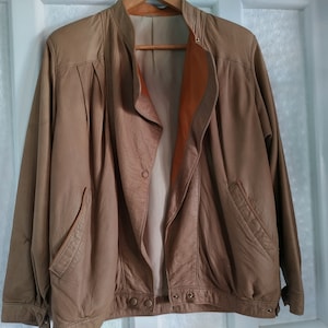 Blouson rétro en cuir d'agneau taille S beige moyen MacAlister New Zealand de bonne qualité passepoil et raccords contrastants en daim d'agneau vintage