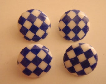 4 Vintage Azul &Blanco Check Buttons plástico aprox 3/8 pulgadas (15mm) joyería caña scrapbook artesanía ropa de costura de punto