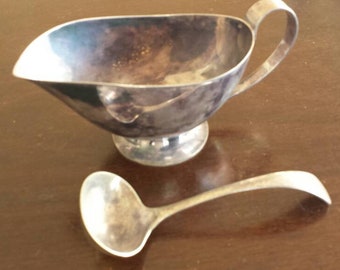 Vintage Silver Plate Gravy Sauce Boat and Shaped Ladle English quality pieces stylish EPNS nice patina serving pieces sauce boat