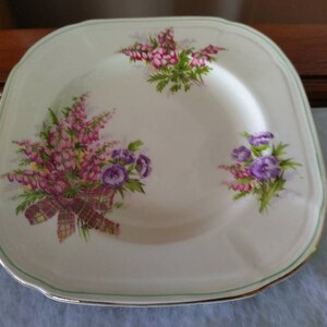 Vintage Alfred Meakin Braemar pattern side or cake plate cream 5 1/2 inch green trim Scottish heather & tartan made in England GC
