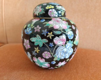 Vintage Chinese Ginger Pot canister noir famile all over floral pattern on glossy black lidded 1980-90s clean 4 X 4 1/2 inch unused VGC