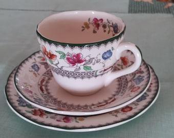 Juego de té Spode Chinese Rose, trío (taza, platillo y plato auxiliar con borde verde), Inglaterra, VGC