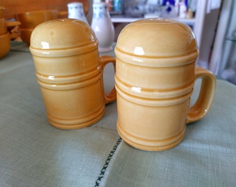Salero y pimentero de cerámica Harvest Gold de los años 1970 y 1980, grande y grueso, de aproximadamente 4 pulgadas de alto, muy buen estado de conservación