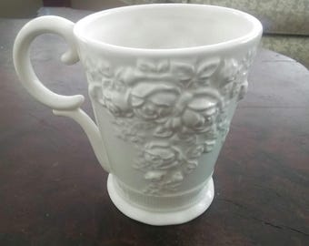 Royal Albert English Buffet Collection large coffee mug  Old County Roses cream embossed ceramic minor wear