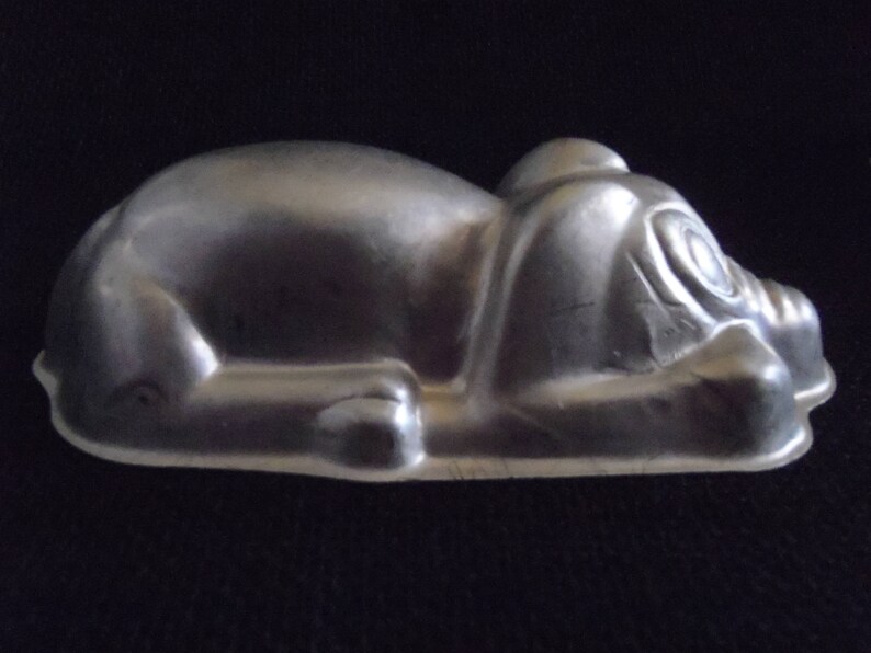 2 Chocolate Molds Vintage Hound Dogs Pair Aluminum molds 1950s approx 5 inches long kitchenalia chocolate molds bakeware cake tins