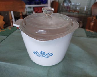 Salsera Corning Ware Blue Cornflower de los años 60, apta para estufa y horno, con medidor interno. Muy buen estado.