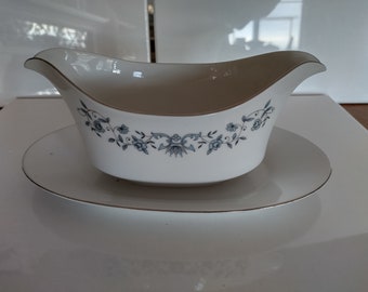 Vintage large Sauce or Gravy Boat double spout Lara Ware with attached underplate stand approx 9x5x4 inches good quality