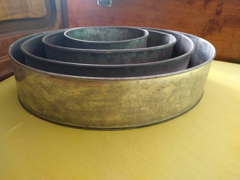 4 Vintage Cake Baking Pans nesting ovals approx 14 1/2, 12 1/2, 10 1/2, 7 inches loved & used quality Cessco Australia GC but need cleaning Bild 2