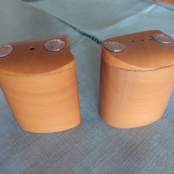 Vintage Huon Pine Salt & Pepper Shakers Tasmanian hand turned wood great grain contrast original stoppers Australian exotic timber