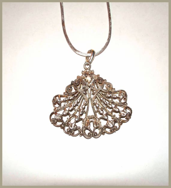 VINTAGE – SILVER – Ornate Tulip Pendant - image 1