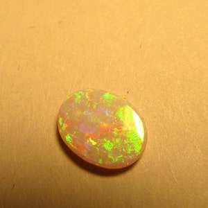 AUSTRALIAN WHITE OPAL – Coober Pedy South Australia – 10 x 8 mm Oval Cabochon - Green with Rainbow Flash - Made In Maine