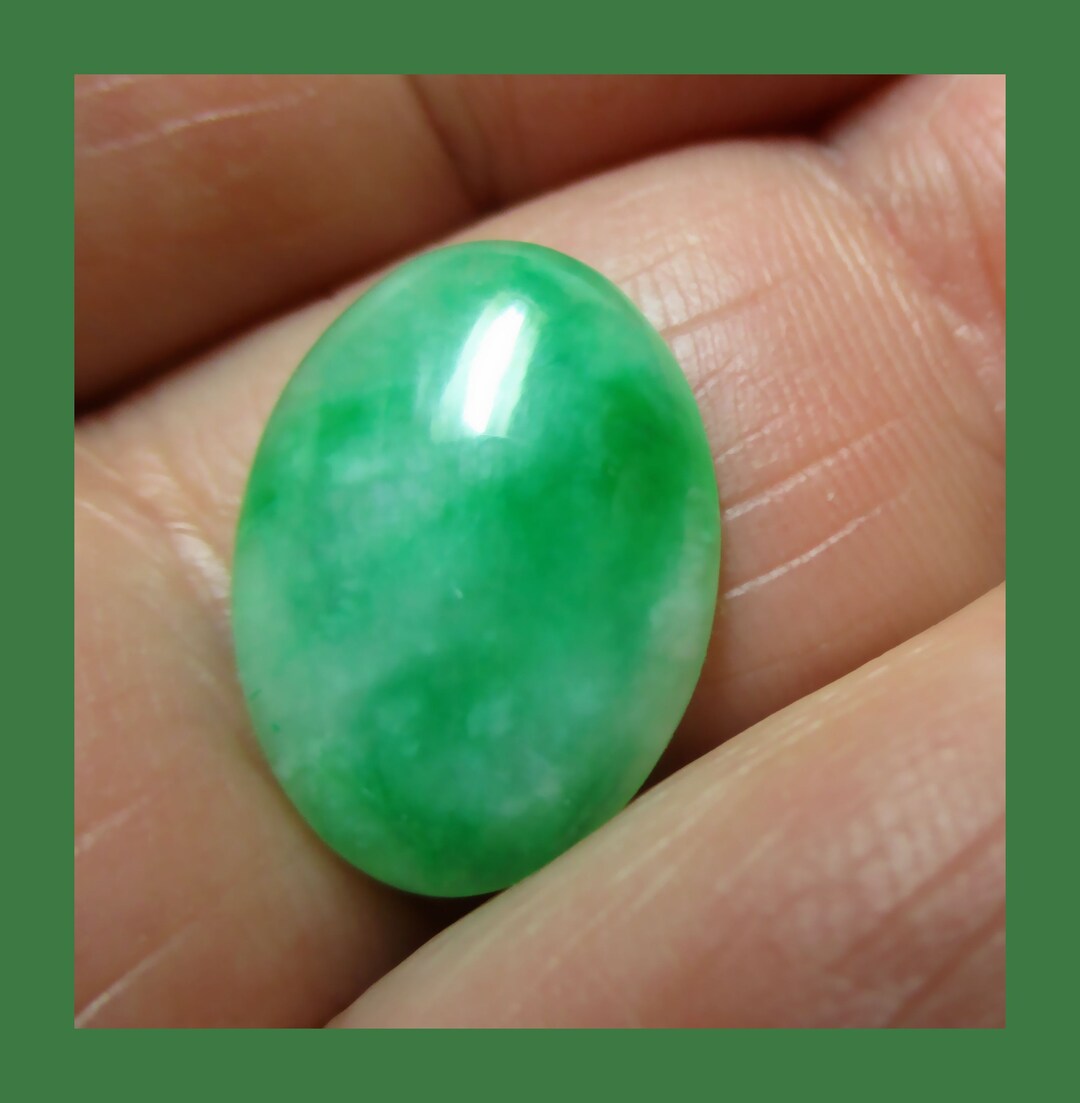 BURMA JADEITE JADE –17.7 X 13 Mm Oval Cabochon - Natural