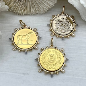 Colgante francés Horticole De Dison, colgante de moneda de caballo, colgante francés, moneda Le Monde, espiga transparente y moneda de acentos de perlas redondas.Envío rápido