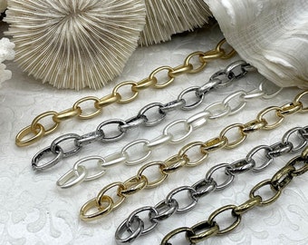 Cadena de eslabones ovalada con forma de rolo y cable grueso, se vende por pie. 16 mm x 11 mm x 3,48 mm. Metal base galvanizado. Cadena llamativa. Disponible en 5 acabados. Envío rápido.