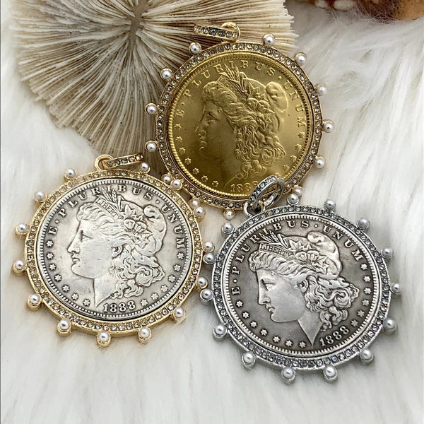 Reproduction pendentif pièce, pendentif Morgan Peace Dollar, lunette pour pièce de monnaie, pendentif pièce de monnaie vintage, lunette avec CZ et perles. Livraison rapide en 3 modèles