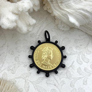 Queen Elizabeth II Coin Pendant, Gold Queen Elizabeth Replica Coin, Royal Coin Pendant, Vintage Coin, Reproduction Coin, Fast Ship
