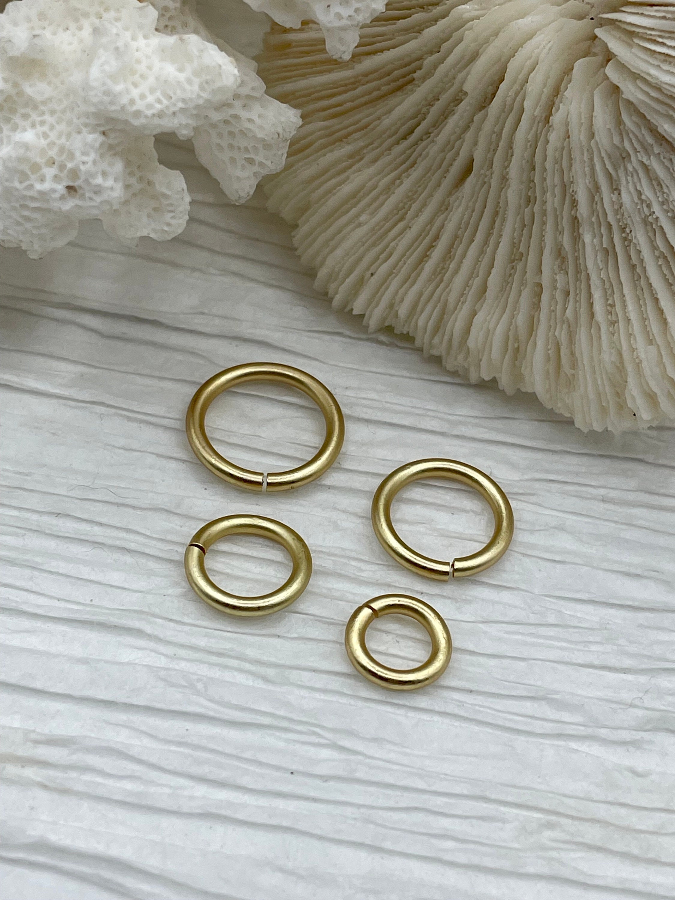 900 PCS Gold Jump Rings for Jewelry Making Plated Brass Open Jump Rings  Bulk for Craft（4,6,8,10mm）