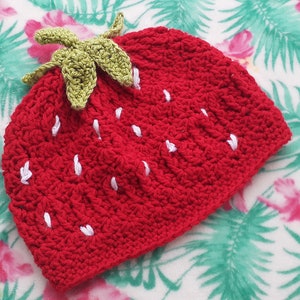 Gorro de fresa de ganchillo