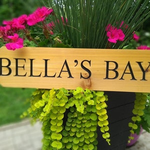 Personalized Cedar Directional Arrow sign, custom driveway marker for home or cottage, exterior wood sign, cabin sign, lodge decor