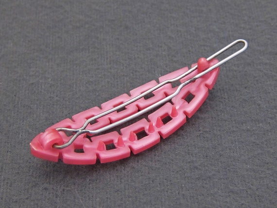 1950's vintage hair clip, 2" raspberry pink plast… - image 5