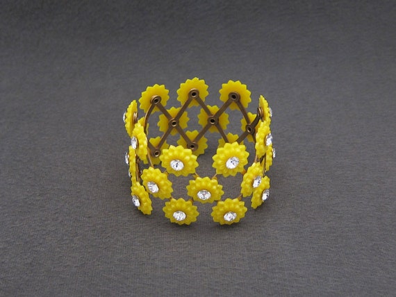 1960's vintage EXPANDABLE floral hair bun holder,… - image 1