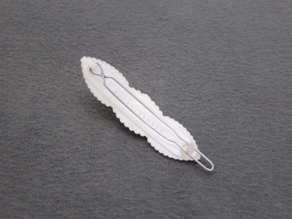 1950's TIP-TOP vintage hair clip, 2.5" pearly whi… - image 5