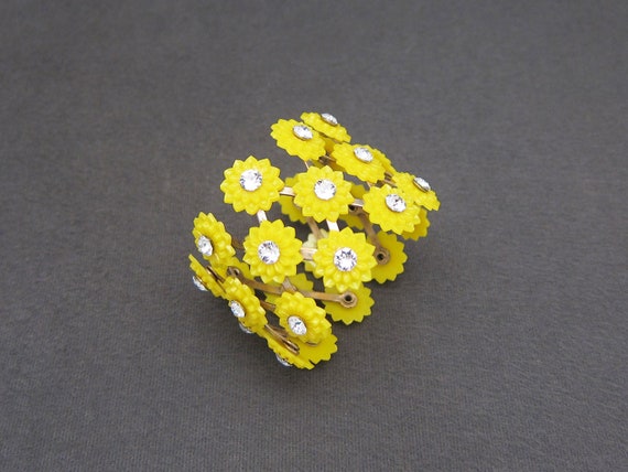 1960's vintage EXPANDABLE floral hair bun holder,… - image 5