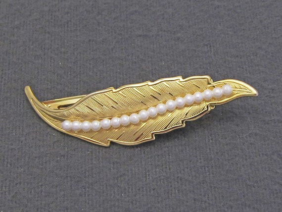 1960's vintage faux pearl hair clip, 2.3" gold-to… - image 3