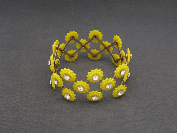 1960's vintage EXPANDABLE floral hair bun holder,… - image 4