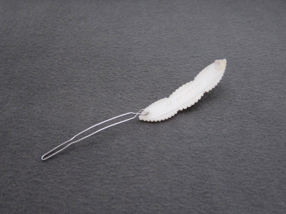 1950's TIP-TOP vintage hair clip, 2.5" pearly whi… - image 6