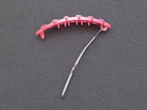 1950's vintage hair clip, 2" raspberry pink plast… - image 8