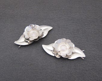 1940&#39;s TRUART STERLING silver vintage floral barrette pair, 2.2&quot; shiny FLOWERS hair clips, pinch-wire clasp