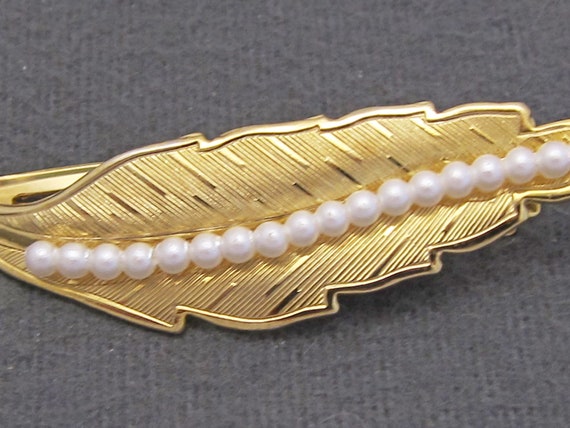 1960's vintage faux pearl hair clip, 2.3" gold-to… - image 4