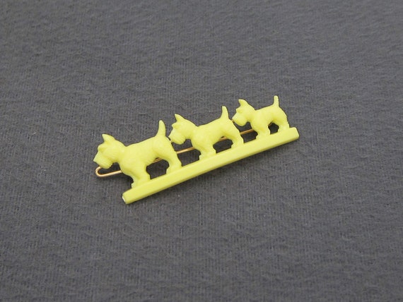 1970's vintage hair clip, 2.2" yellow plastic SCO… - image 1