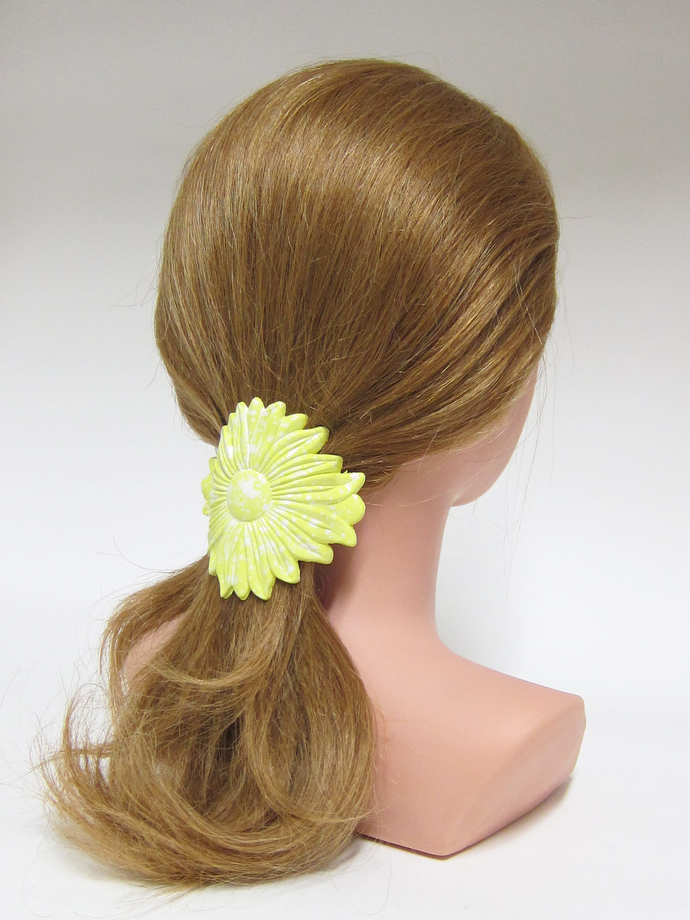 1980 年代のビンテージ ポニーテール ヘアクリップ、まだら模様の淡い黄色/白のプラスチック製デイジー ポニーテール ホルダー  バレッタ、自動留め具付き、新古品 - Etsy 日本, image size:2250x3000