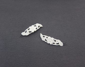 1950's vintage barrette PAIR, 2.2" white plastic FLORAL hair clips w/ wire clasp