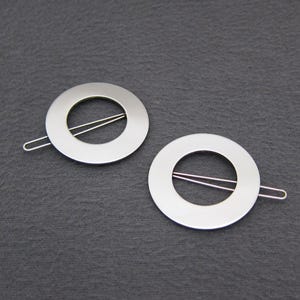 1980&#39;s vintage BEAUTIFUL JOOLS hair clip pair, 1.5&quot; shiny silver-tone metal GEOMETRIC circle barrettes, new-old-stock, tige boule wire clasp