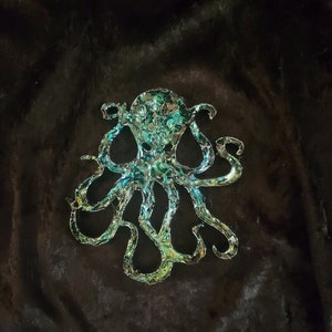 Medium sized textured octopus necklace! These shimmery turquoise, blue, green and gold tentacles remind u that u are a smart multi-tasker!